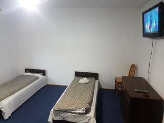 Хостелы Enjoy Hostel Клуж-Напока Двухместный номер с 2 отдельными кроватями и общей ванной комнатой-2